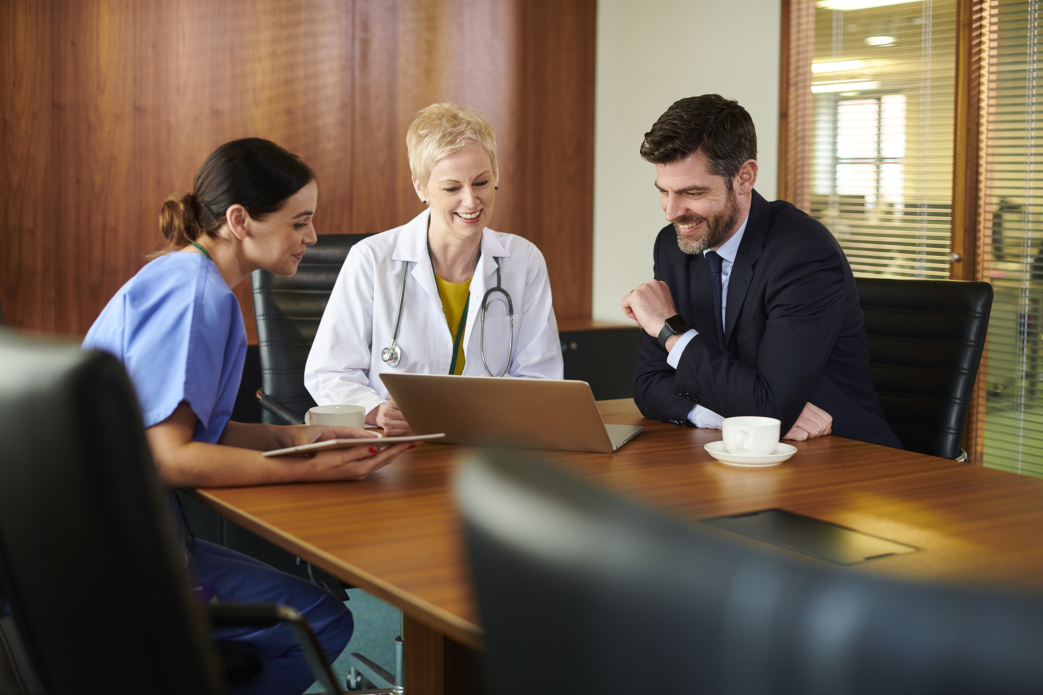 How Do Careers in Healthcare Administration and Healthcare Management Compare?