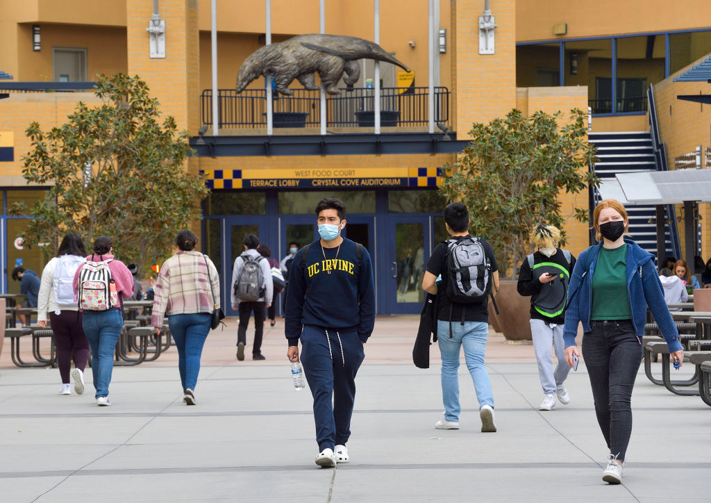 Irvine, CA - January 31: Students return to campus after a few weeks of online learning due to a COVID-19 surge at UCI in Irvine, CA, on Monday, January 31, 2022.