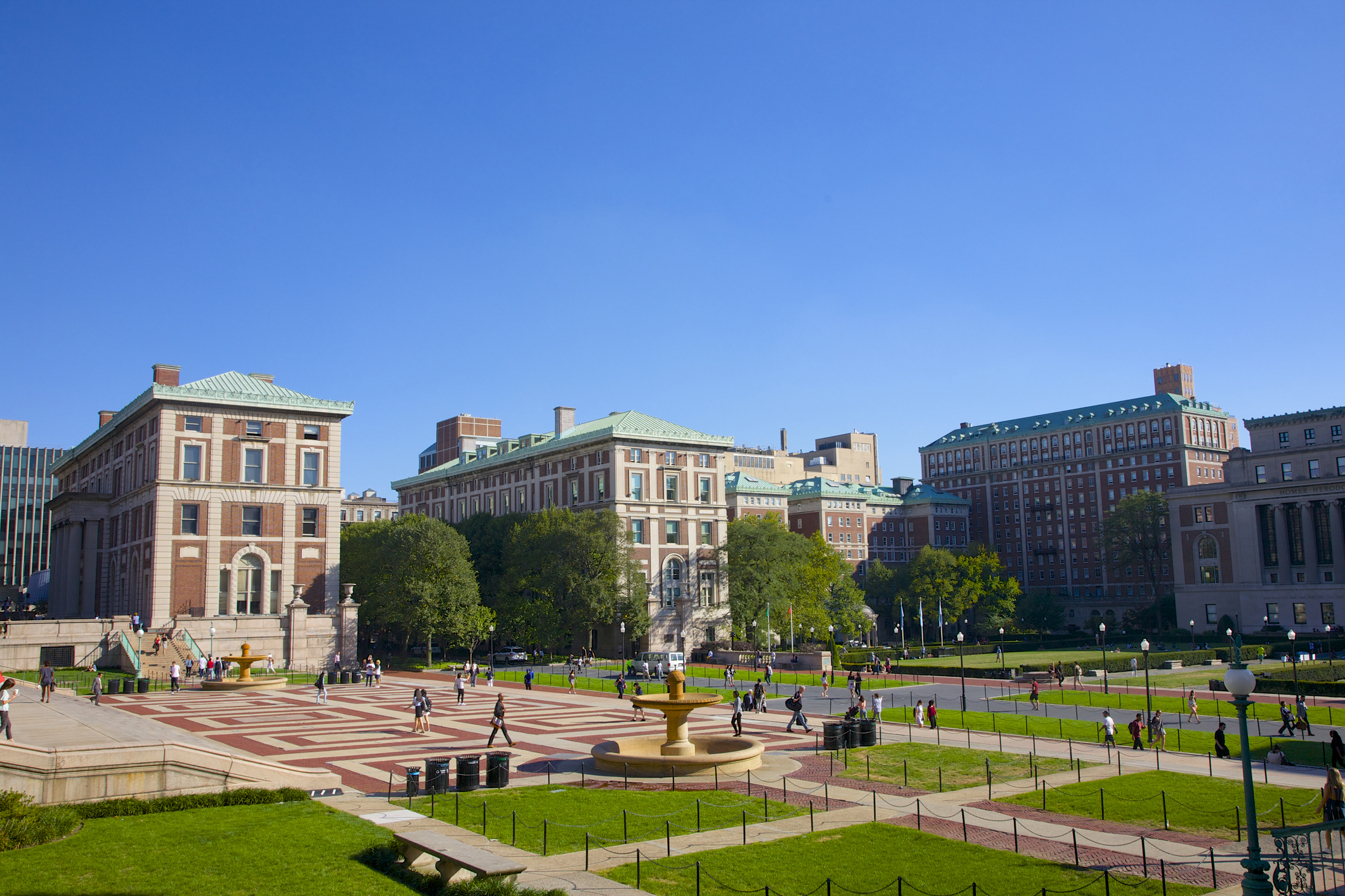 Plaza and lawns looking southeast from near Low Memorial Hall, Columbia University, towards Kent and Hamilton, Upper West Side, New York, NY, USA