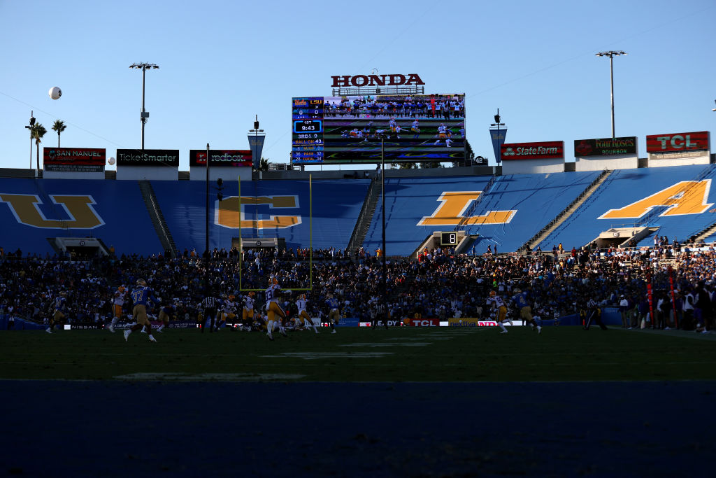 PASADENA, CALIFORNIA - SEPTEMBER 04: A general view of Rose Bowl during play between the LSU Tigers and the UCLA Bruins on September 04, 2021 in Pasadena, California. (Photo by Ronald Martinez/Getty Images)