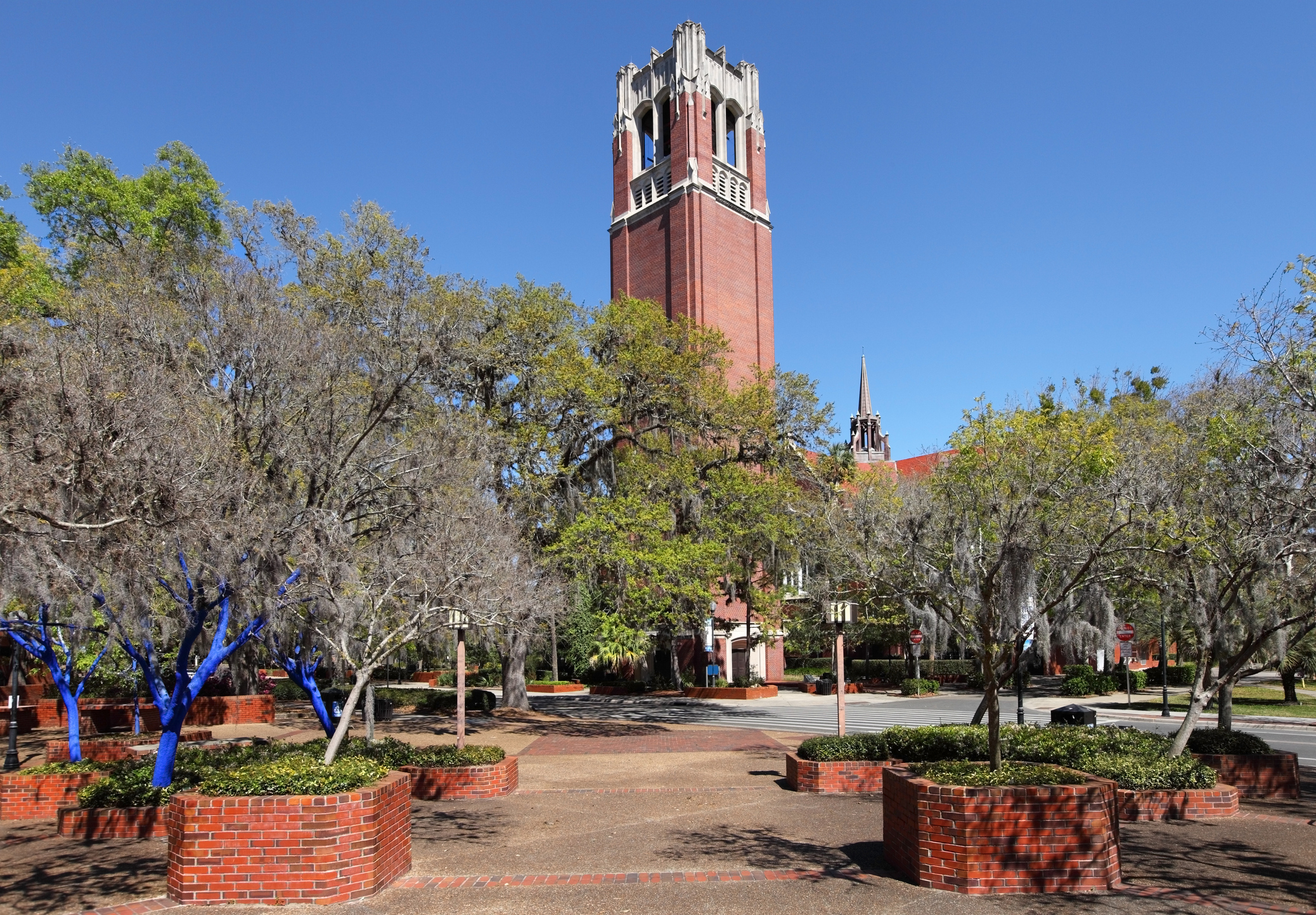 The University of Florida is an American public land-grant, sea-grant, and space-grant research university located on a 2,000-acre campus in Gainesville, Florida.