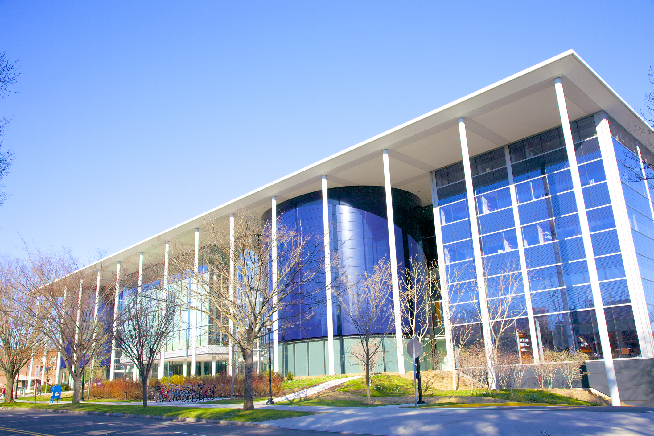 Opened in 2014, the 225,000-square-foot Edward P. Evans Hall, home of Yale School of Management